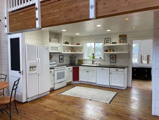 Photo - Cottage in Oregon Water Wonderland - Available for a Short Term Lease