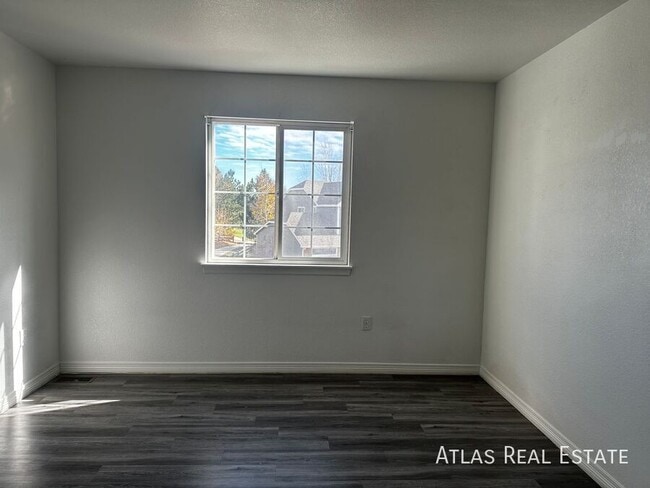 Building Photo - 10789 Vista Rd