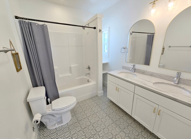 Photo - 121 S Miller St