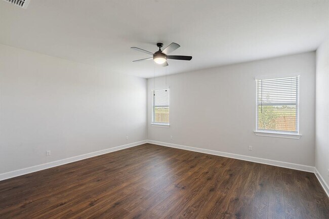 Photo - 501 W Luna Blue Ln