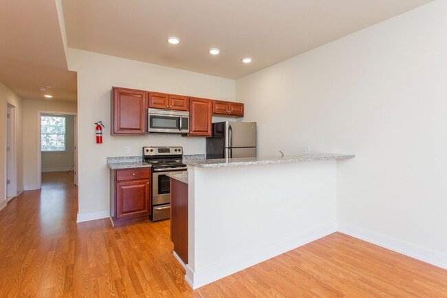 Building Photo - 1405 N Sydenham St Unit B3