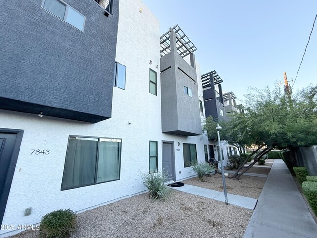 Building Photo - 7847 N 20th Glen