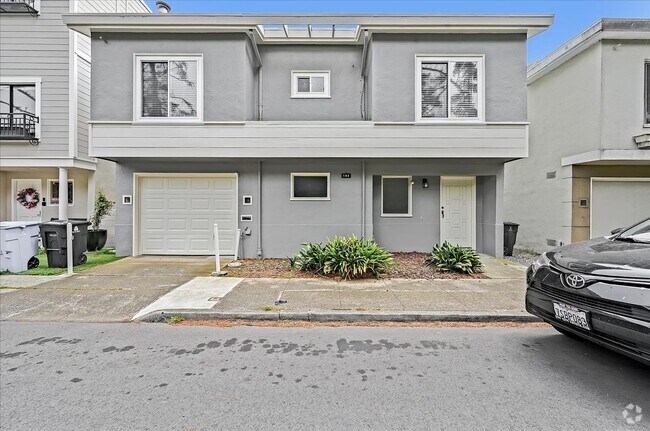 Building Photo - Light Filled Newly Remodeled Home w/ Fanta...