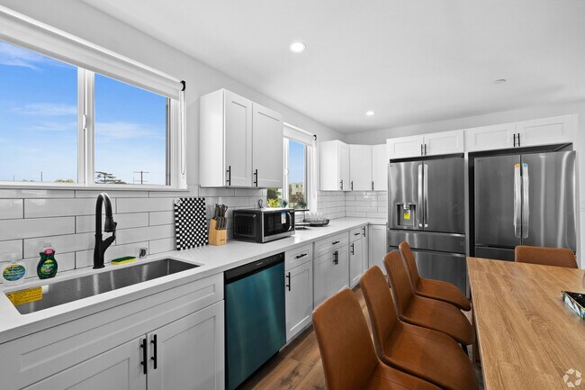 Building Photo - 1171 W 37th Pl