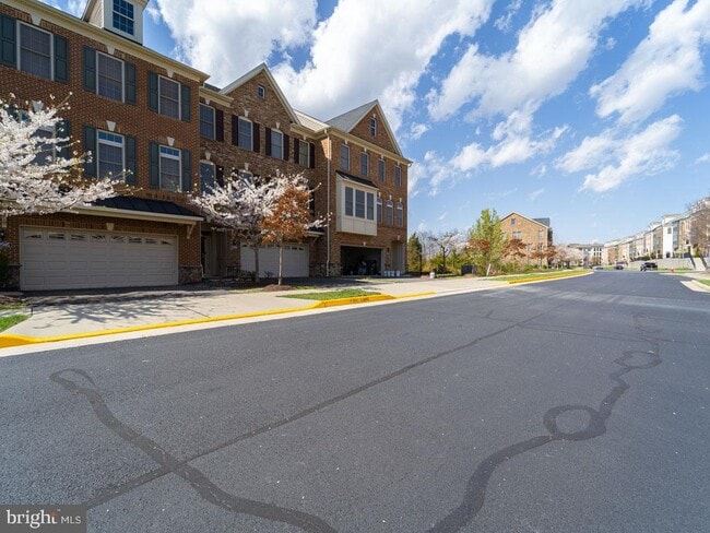 Photo - 22595 Windsor Locks Square