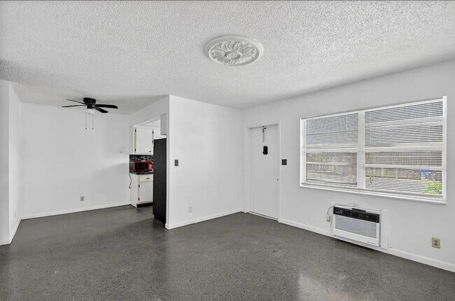 Building Photo - 1406 Barton Rd