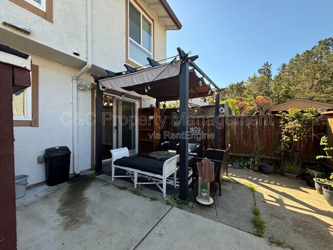 Photo - 1252 Marionola Way