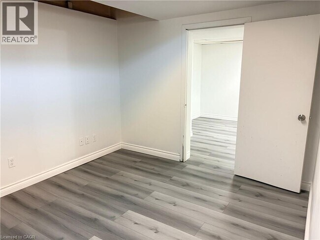 Photo - 124 King St N Unité 4