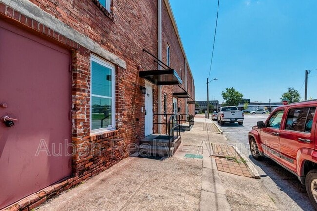 Photo - 913 Walker St