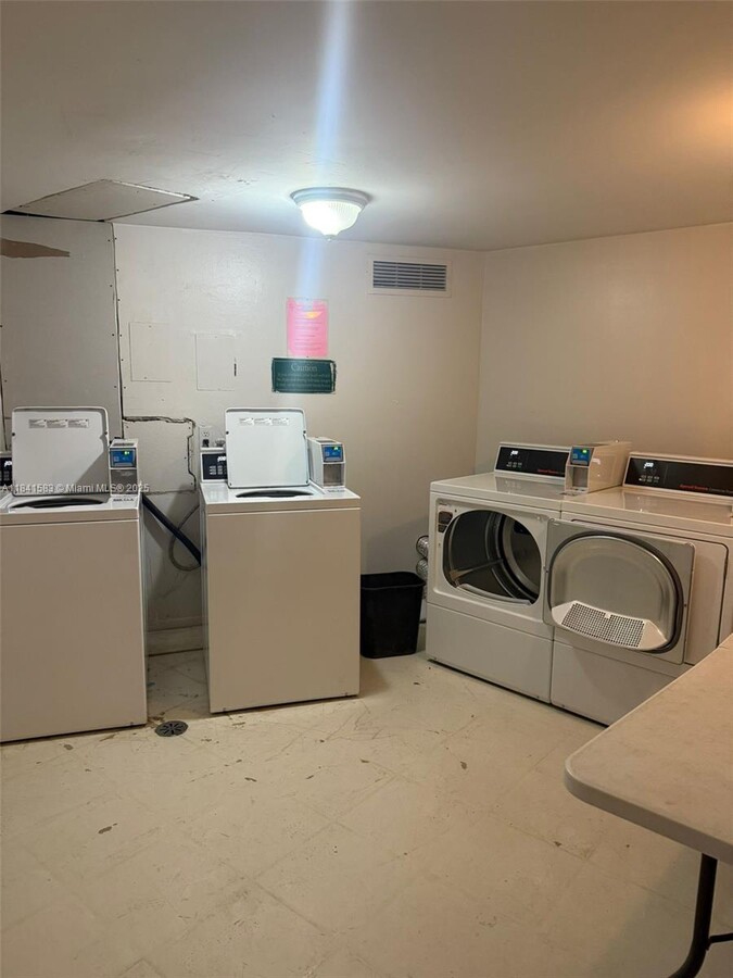 Photo - 2025 NE 164th St Unidad 406