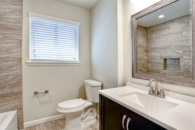 Photo - 17559 Methil Dr