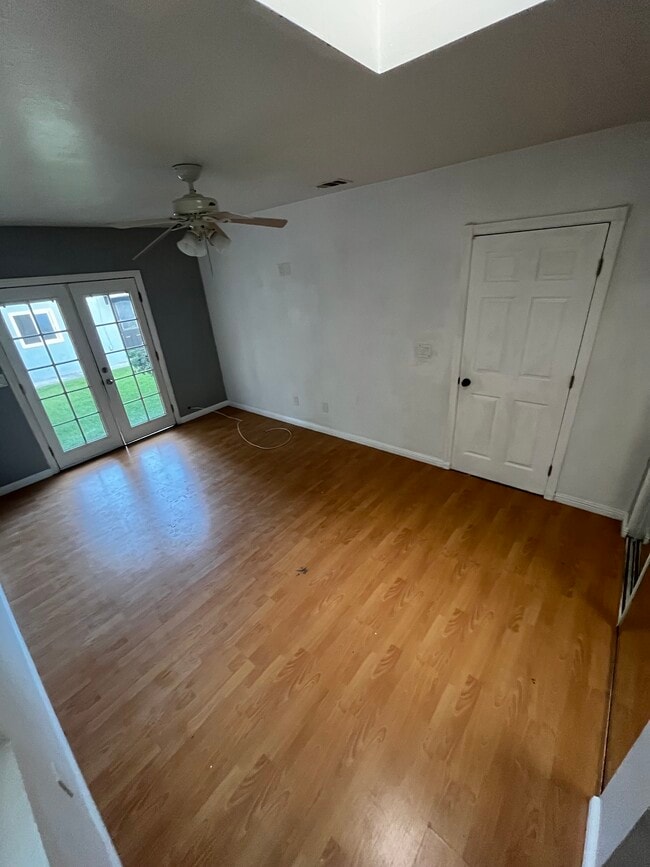Building Photo - 15704 Crenshaw Blvd Rental