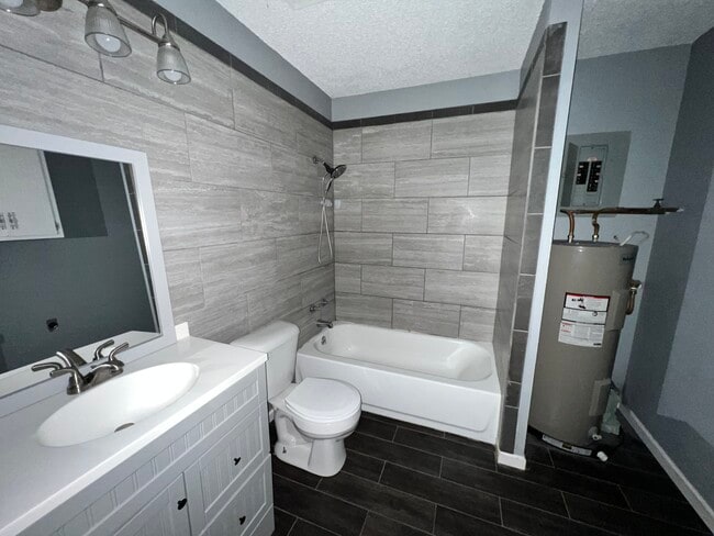 Photo - 1008 Owen St Unidad A