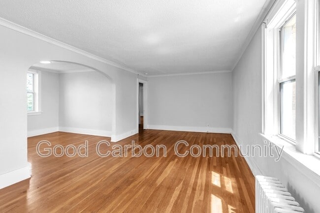 Building Photo - 2106 Delaware Ave Unit 10