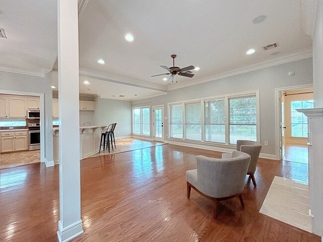 3919 Meadow Ridge Dr