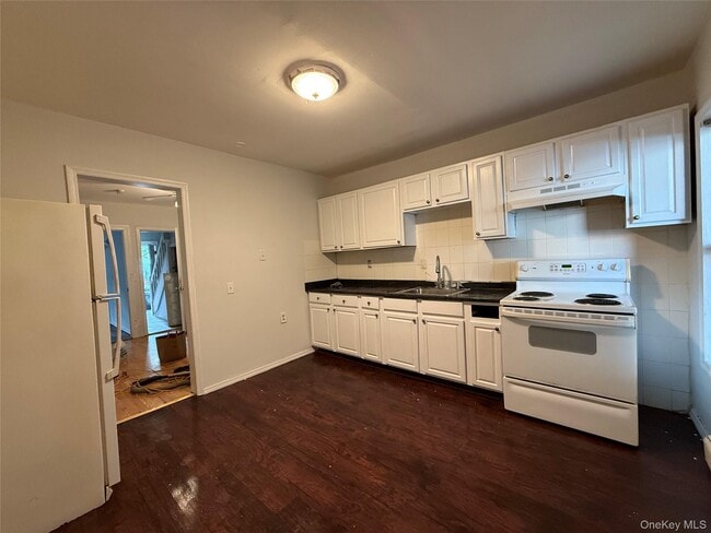 Photo - 190 Winnikee Ave