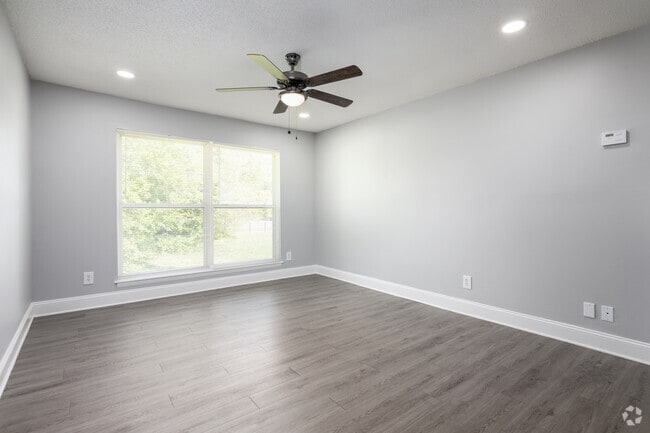 3BR, 1.5BA - 1040SF - Living Room - Parkridge Apartments