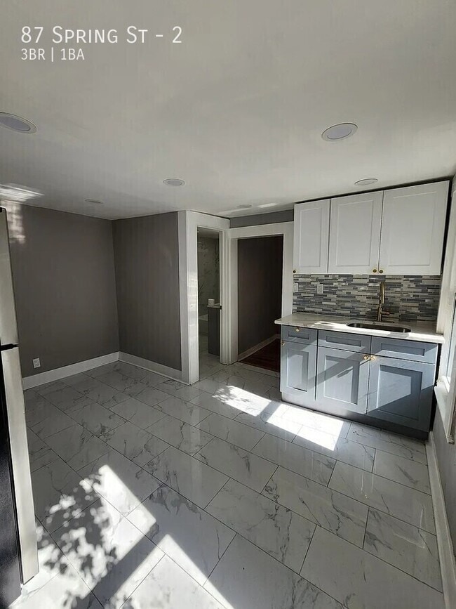 Photo - 87 Spring St Unit 2