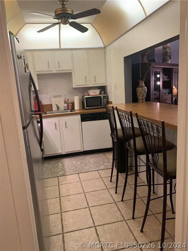 Photo - 4152 Inverrary Dr Unit 106