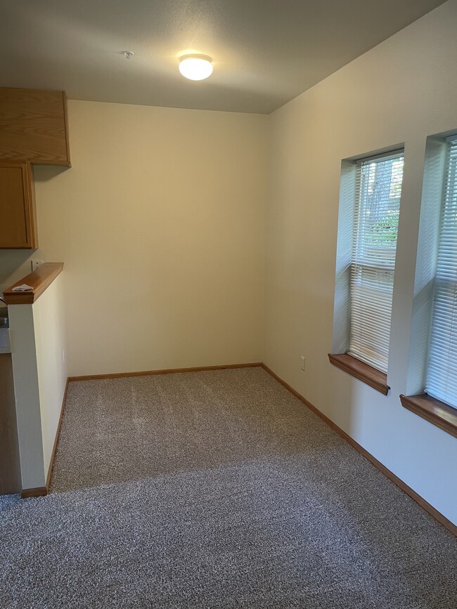 303 Elwood Ct Apartments Bellingham, WA