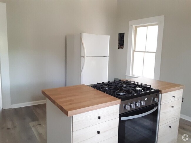 Building Photo - 522 N Bronough St Rental