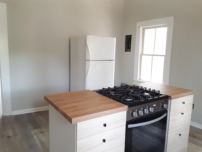 Photo - 522 N Bronough St Rental