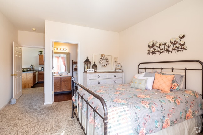 2BR, 2BA - 1,093 SF