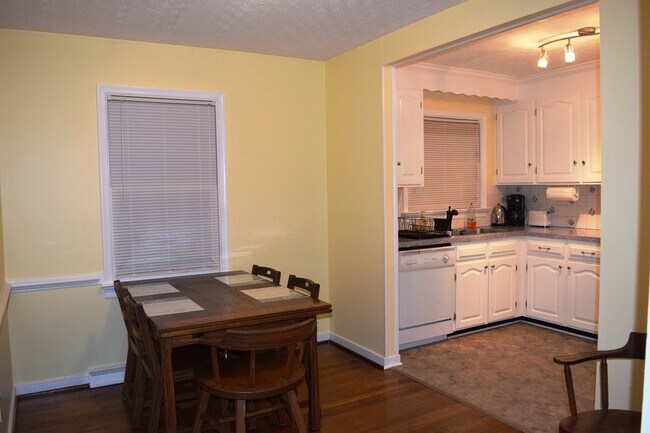 Dining Room/Kitchen - 1108 Ardmore Dr