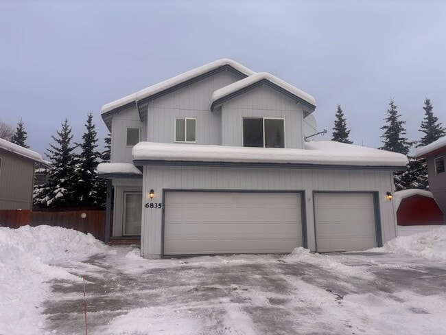 Building Photo - Beautiful and spacious East Anchorage home