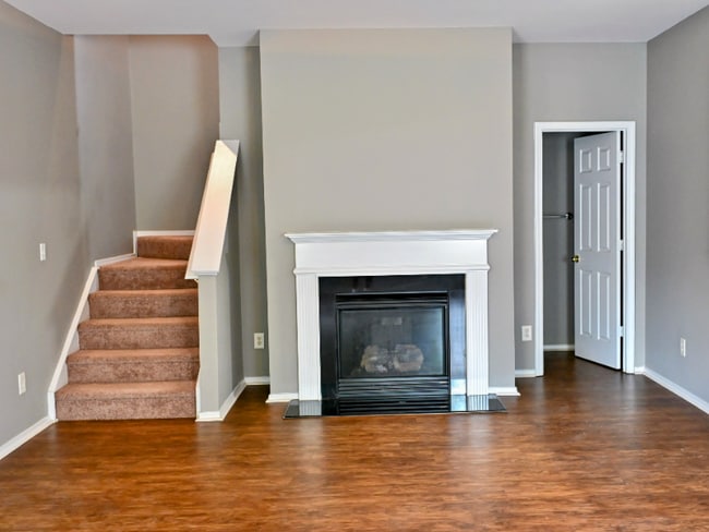 Photo - 7404 Loyalist St