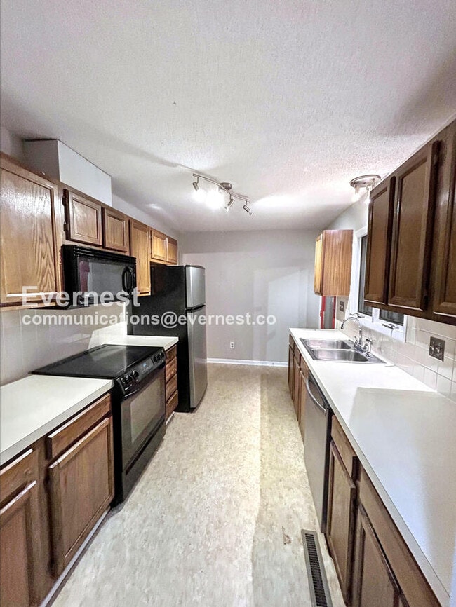 Photo - 57 Carrisbrooke Ln