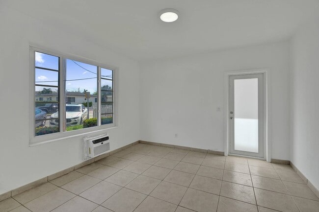 Photo - 2160 Bay Dr Unidad 1-1