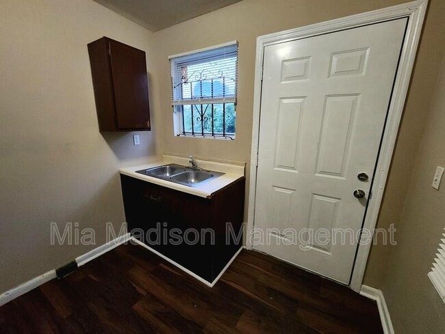 Photo - 250 Ferrill St