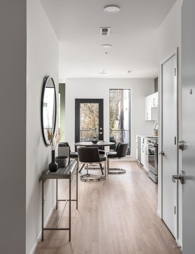 Photo - Stunning one bedroom unit in The Wedgewood section of town. Unidad 308