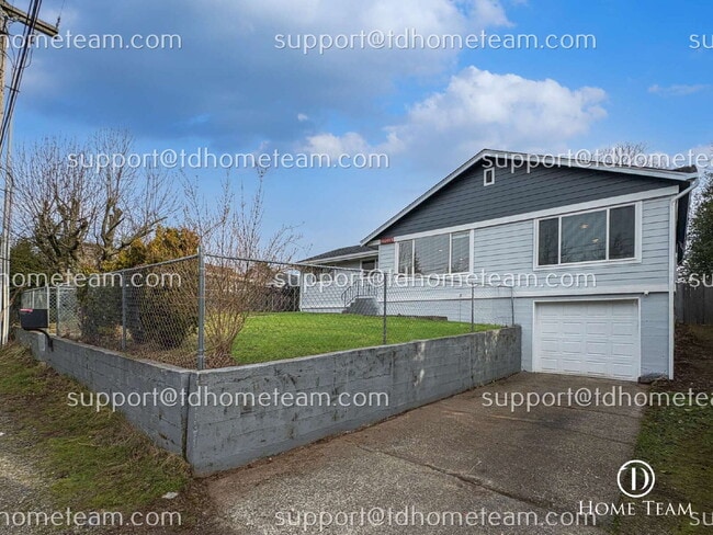 Building Photo - "Charming 4-Bed Family Home in SeaTac with Granite Countertops & Hardwood Floors!"