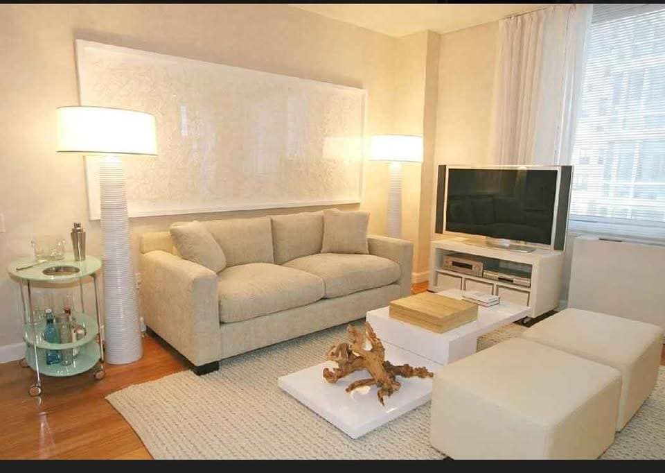 Photo - 320 W 38th St