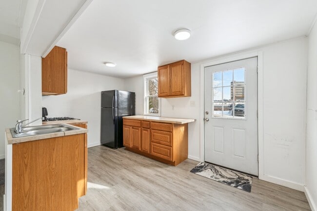 Photo - 2128 Candee St