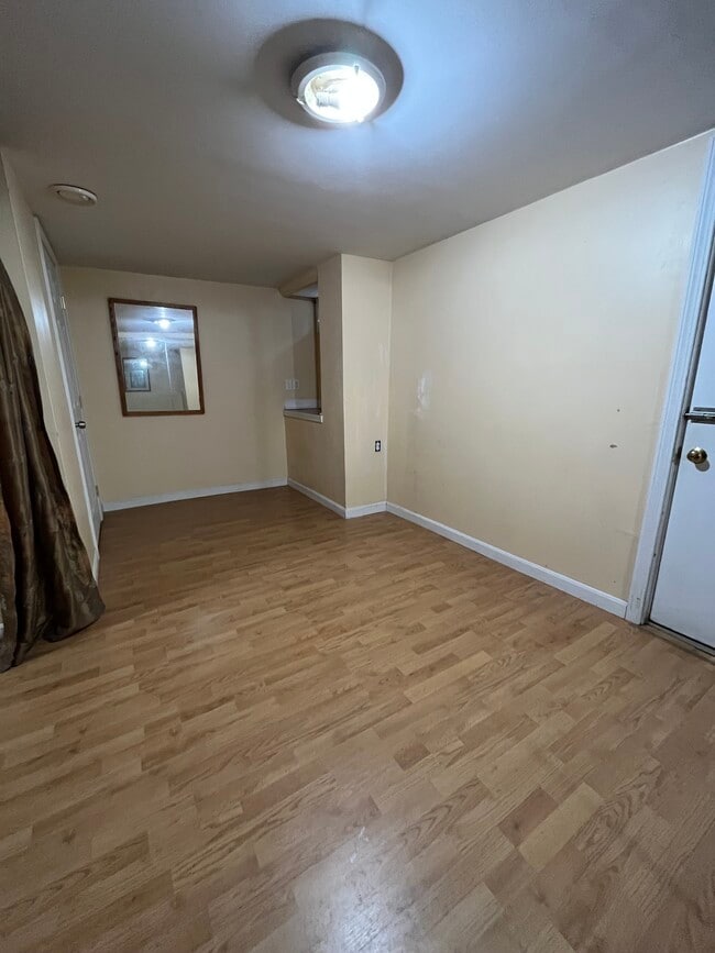 Building Photo - 2743 Cranberry Hwy Unit 14B