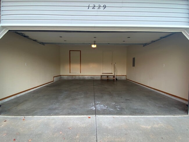 1229-1231 Bluegrass Unit 1229 W. Bluegrass