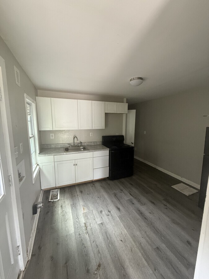 Photo - 356 Woolfolk St