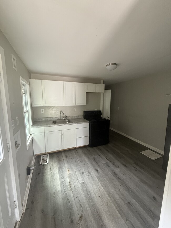 356 Woolfolk St