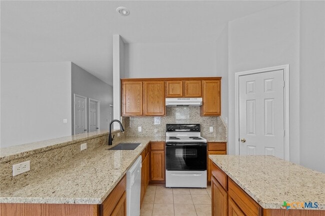 Photo - 111 Hackamore Ln