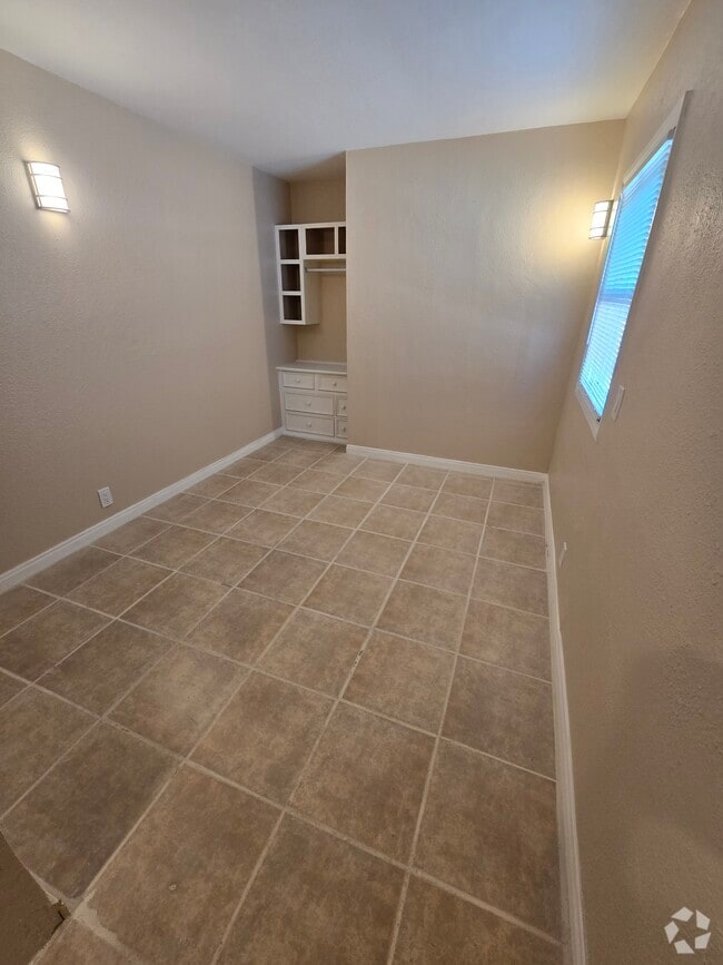 Building Photo - 1166 E Burnett St Unit 1166 Rental