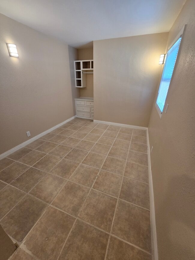 Building Photo - 1166 E Burnett St Unit 1166 Rental