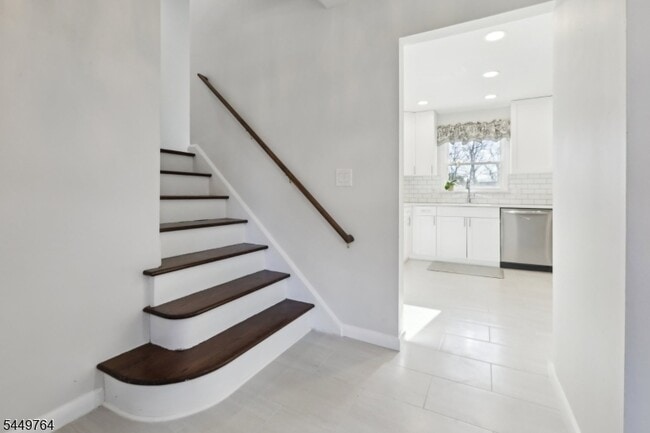 Photo - 287 Country Club Dr