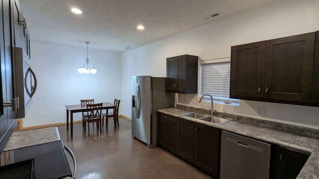 Building Photo - 1600 4th Ave Unit 2