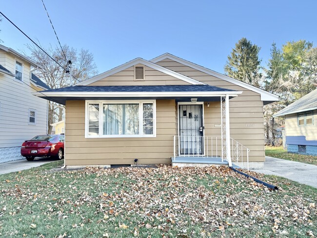 Photo - 1616 Dewey Ave