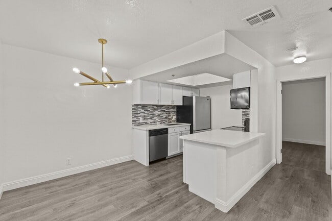 Photo - "Spacious 2-Bed, 2-Bath Condo Retreat in the Heart of Las Vegas!" Unidad 2047
