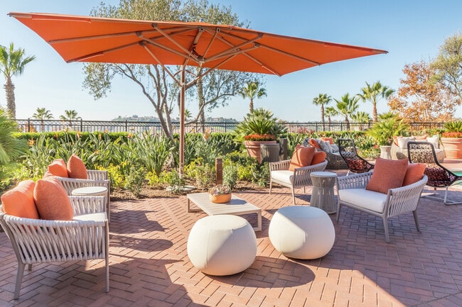 Vista Real Apartment Homes
