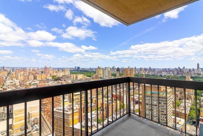 Building Photo - 3 bedroom in New York NY 10023 Unit 38D
